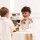 Le Toy Van Kawiarnia drewniana 18 elementów FSC zestaw do zabawy w baristę dla dzieci 3+. Drewniany ekspres do kawy, kawiarnia dla dzieci, zabawka edukacyjna rozwijająca mowę, motorykę i zabawa w sklep. Prezent dla 3 latka i 4 latka.