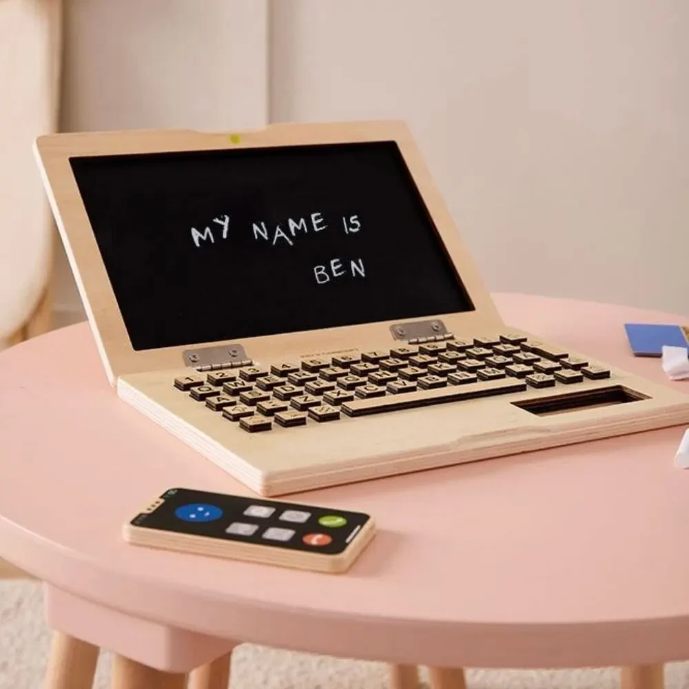 Kid’s Concept drewniany zestaw biurowy laptop myszka telefon 3+ – zabawka dla dziecka, prezent dla chłopca i dziewczynki, FSC zestaw do odgrywania ról pracy