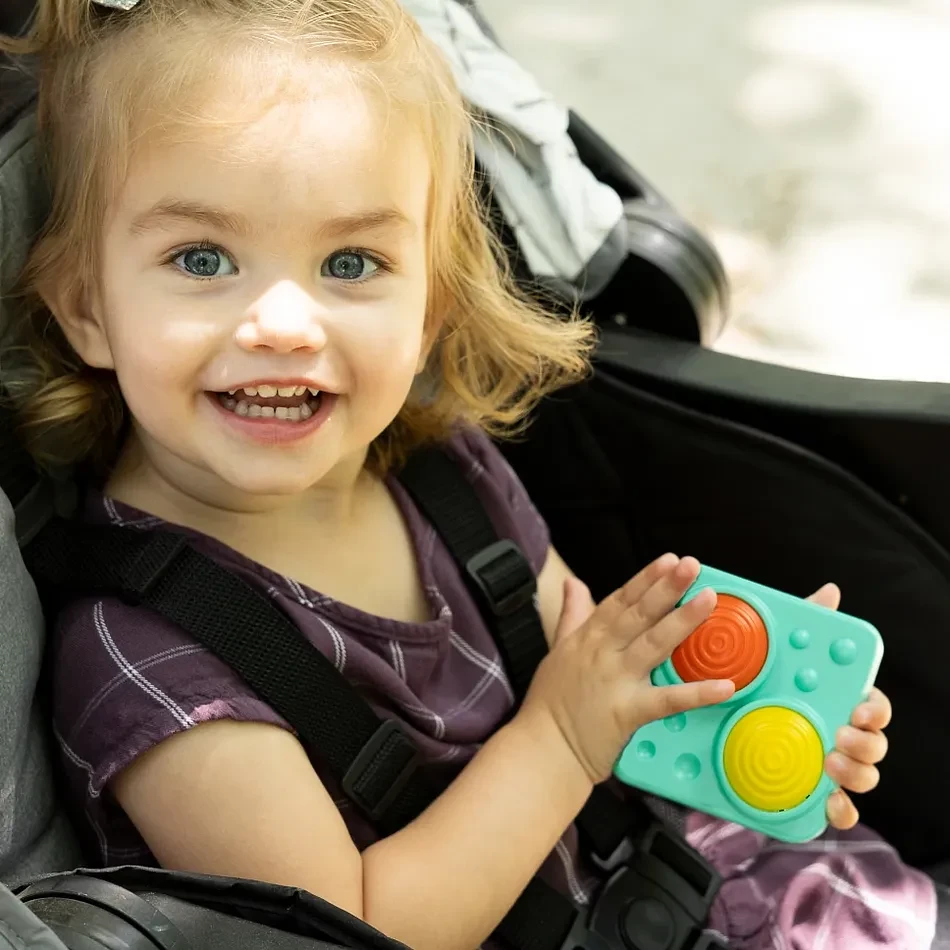 Zabawka sensoryczna dla rocznego dziecka – Fat Brain Toys PlayTab moduły magnetyczne, prezent na roczek, rozwój motoryki małej i koordynacji ręka oko