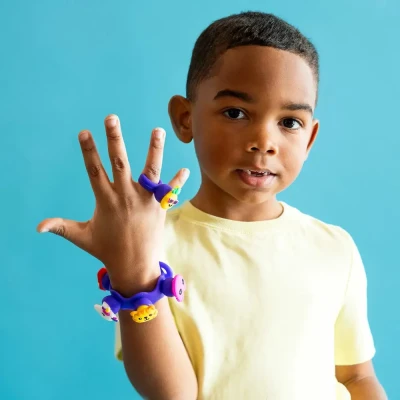 Zestaw do Robienia Bransoletek dla Dziewczynki Fat Brain Toys Plip Charms Fiolet Biżuteria Sensoryczna 4+
