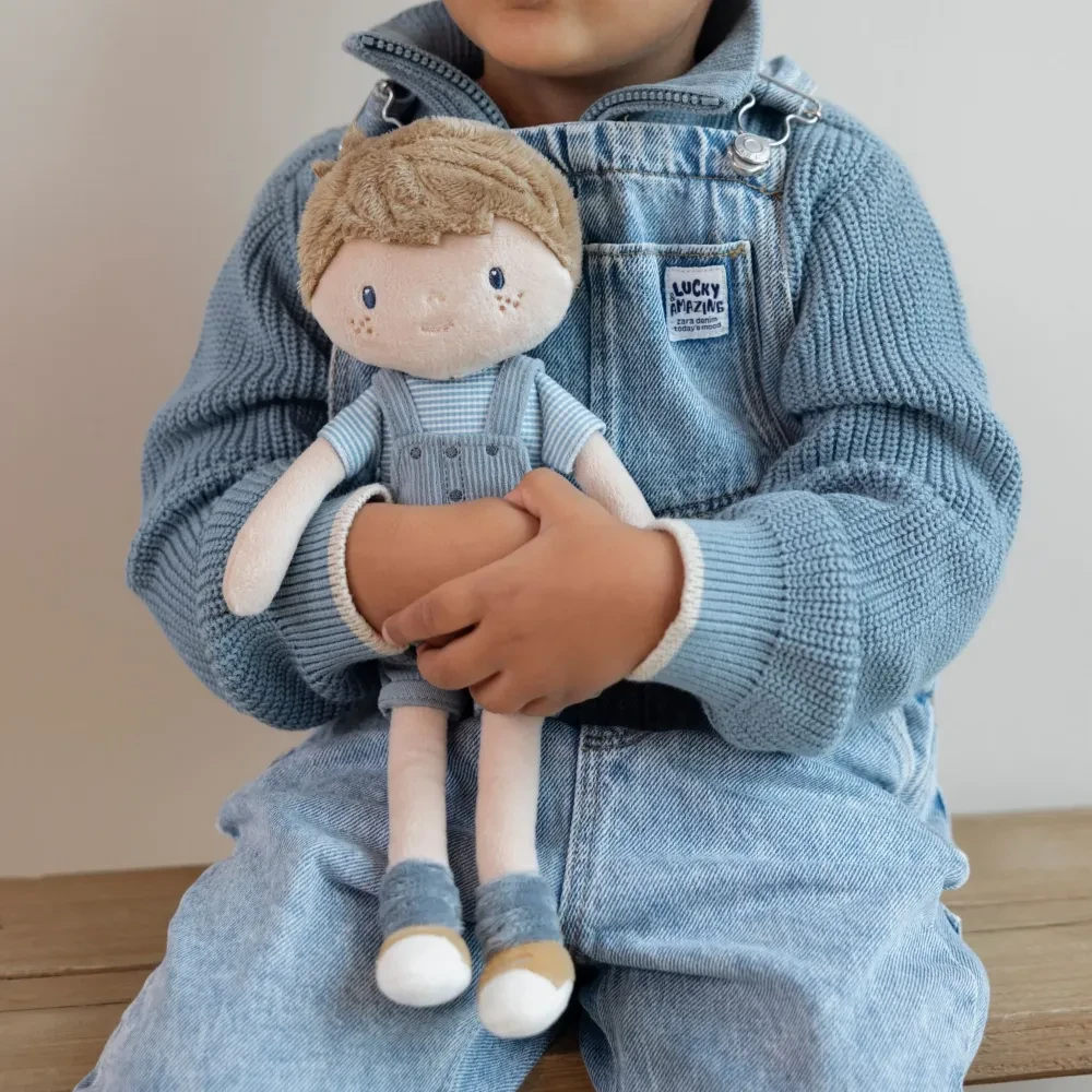Little Dutch Lalka Jim 35 cm – Miękka przytulanka w ogrodniczkach