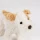 Mały pluszowy piesek Eliot Small belgijskiej marki Egmont Toys o wysokości 15 cm. Miękka maskotka dla niemowląt z kędzierzawej tkaniny boucle, bezpieczna przytulanka od urodzenia do wózka i fotelika.