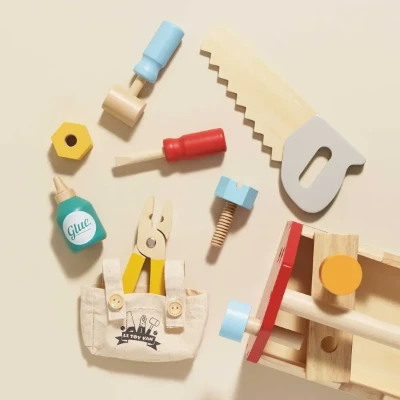 Le Toy Van drewniana skrzynka z narzędziami do zabawy w majsterkowicza dla dzieci