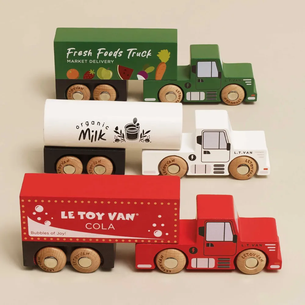 Le Toy Van: Zestaw Drewnianych Ciężarówek – 3 Pojazdy z Odpinanymi Naczepami (3+)
