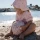 Pastelowa gumowa piłka dla dzieci z motywem syrenki z kolekcji Dreamy Mermaid marki Little Dutch. Mała piłka plażowa i ogrodowa o średnicy 18 cm, idealna do nauki rzucania i chwytania dla trzylatka