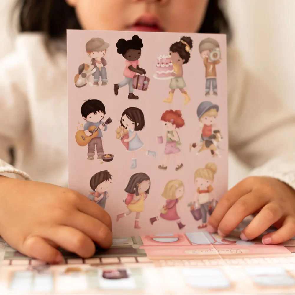 Little Dutch książeczka z naklejkami Rosa na zakupach – kreatywna zabawa 3+