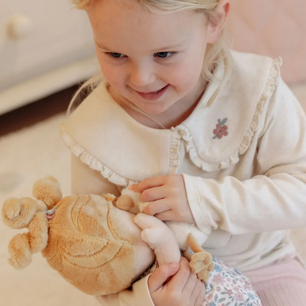 Little Dutch lalka Julia 40 cm z gąską i butelką – przytulanka dla dzieci 1+